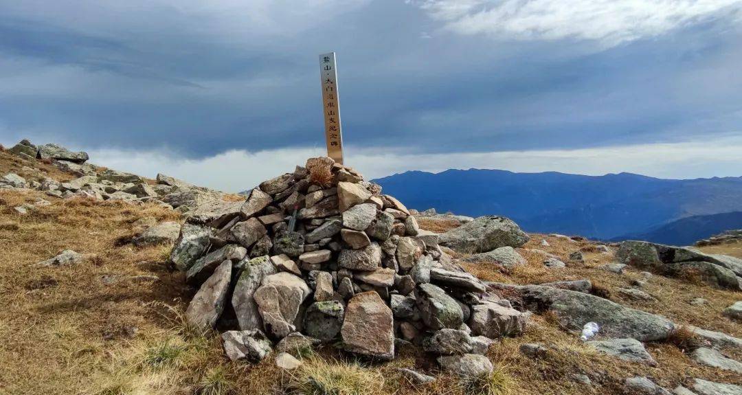 登山协会首次派出 7 名队员沿线考察,以期制定《安全穿越鳌太线指南》