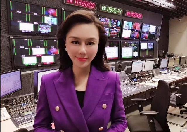 央视主持人杨璐晒工作照，妆容浮夸，还意外撞脸拳王娇妻冉莹颖_生活_照片_穿着