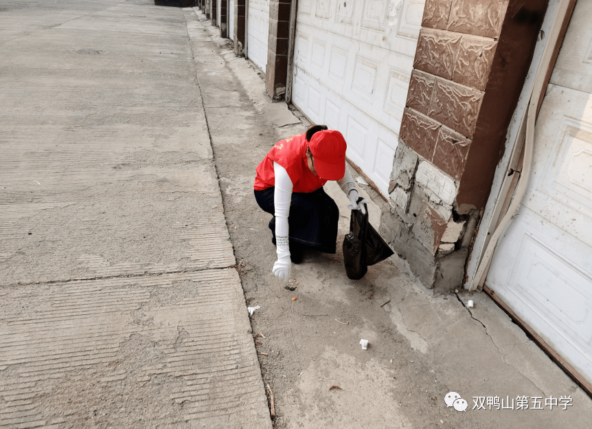 志愿者捡垃圾图片冬天图片