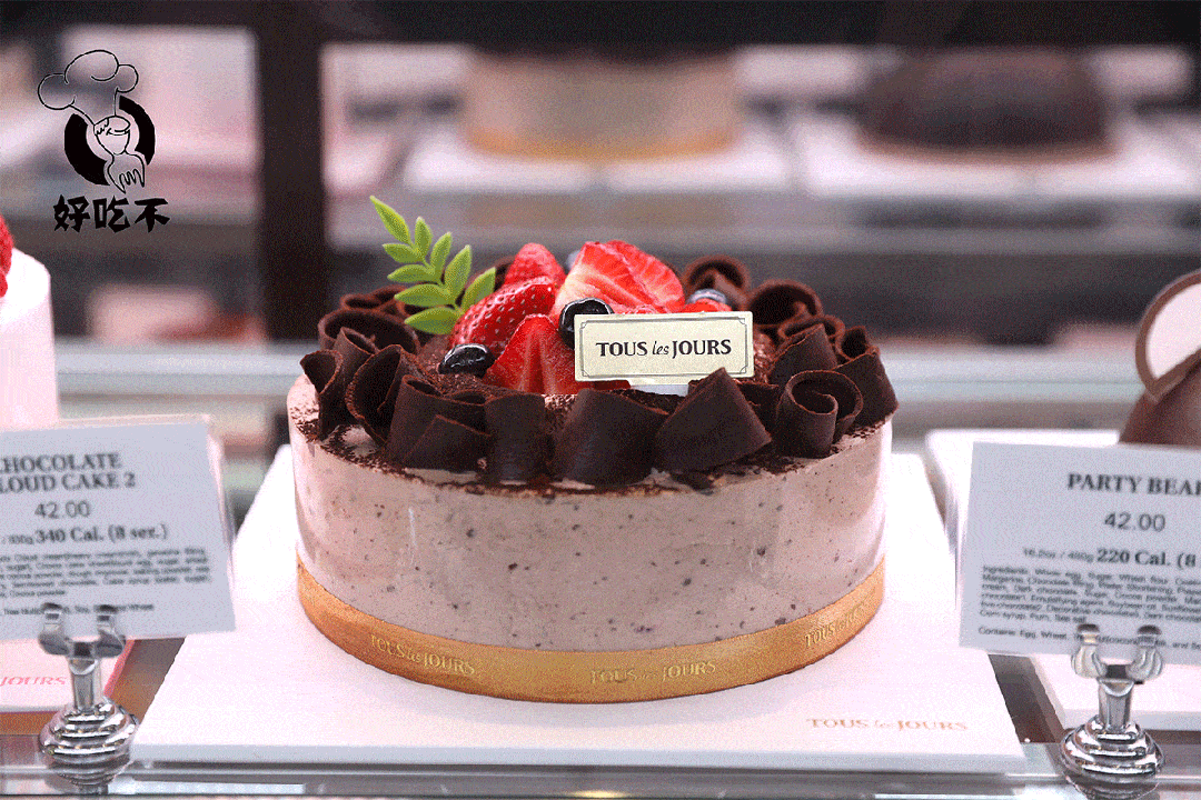 特色面包-可颂-tous les jours橱窗里摆满了金黄酥脆的可颂,琳琅满目