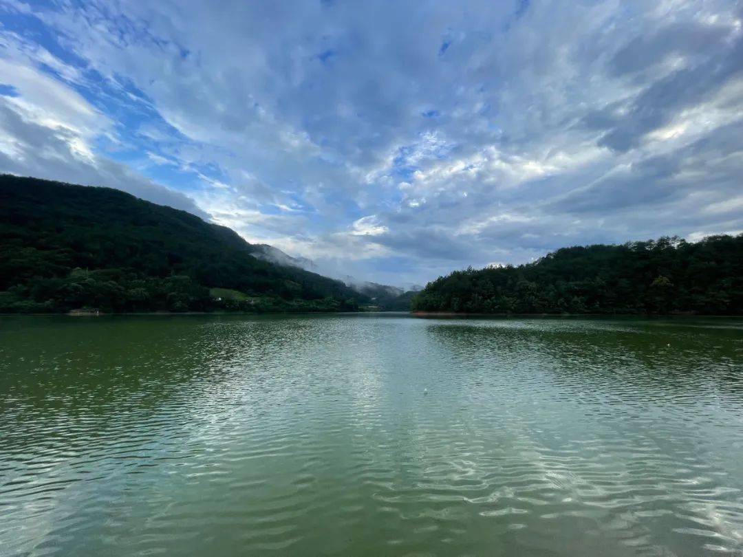 风景区也是广东省自然保护区是国家4a级旅游景区位于梅州市蕉岭县长潭