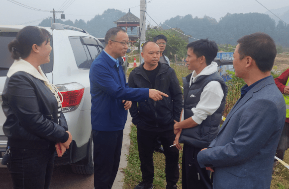 杨先云现场办公督促"群众最关心问题"办好办实_有关_人民_部门