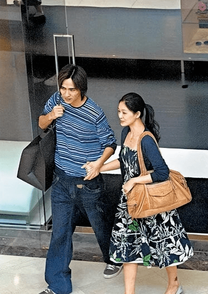 杨登魁的存在对大s的职业和人生产生了一定的影响.