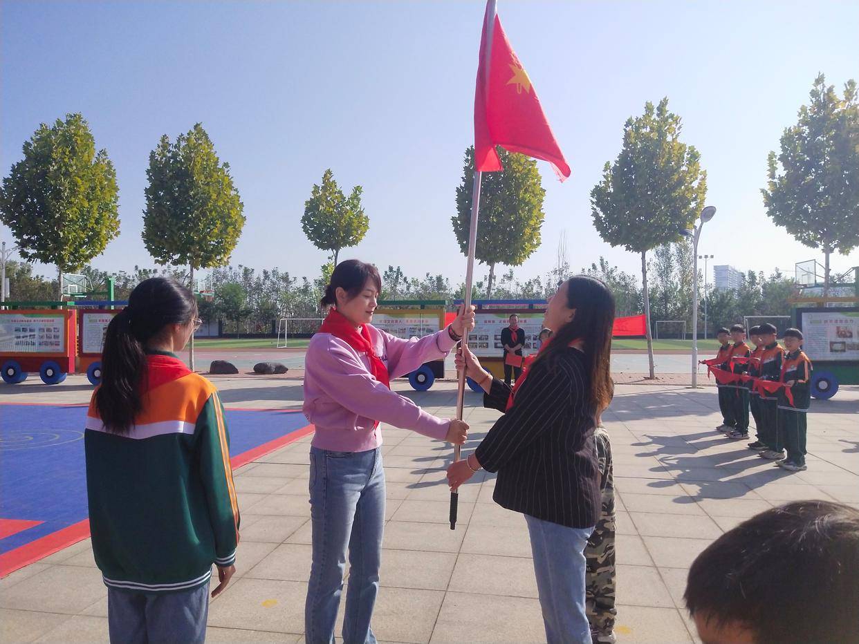 济源市东湖小学举行少先队入队仪式_年级_少先队员_共产主义
