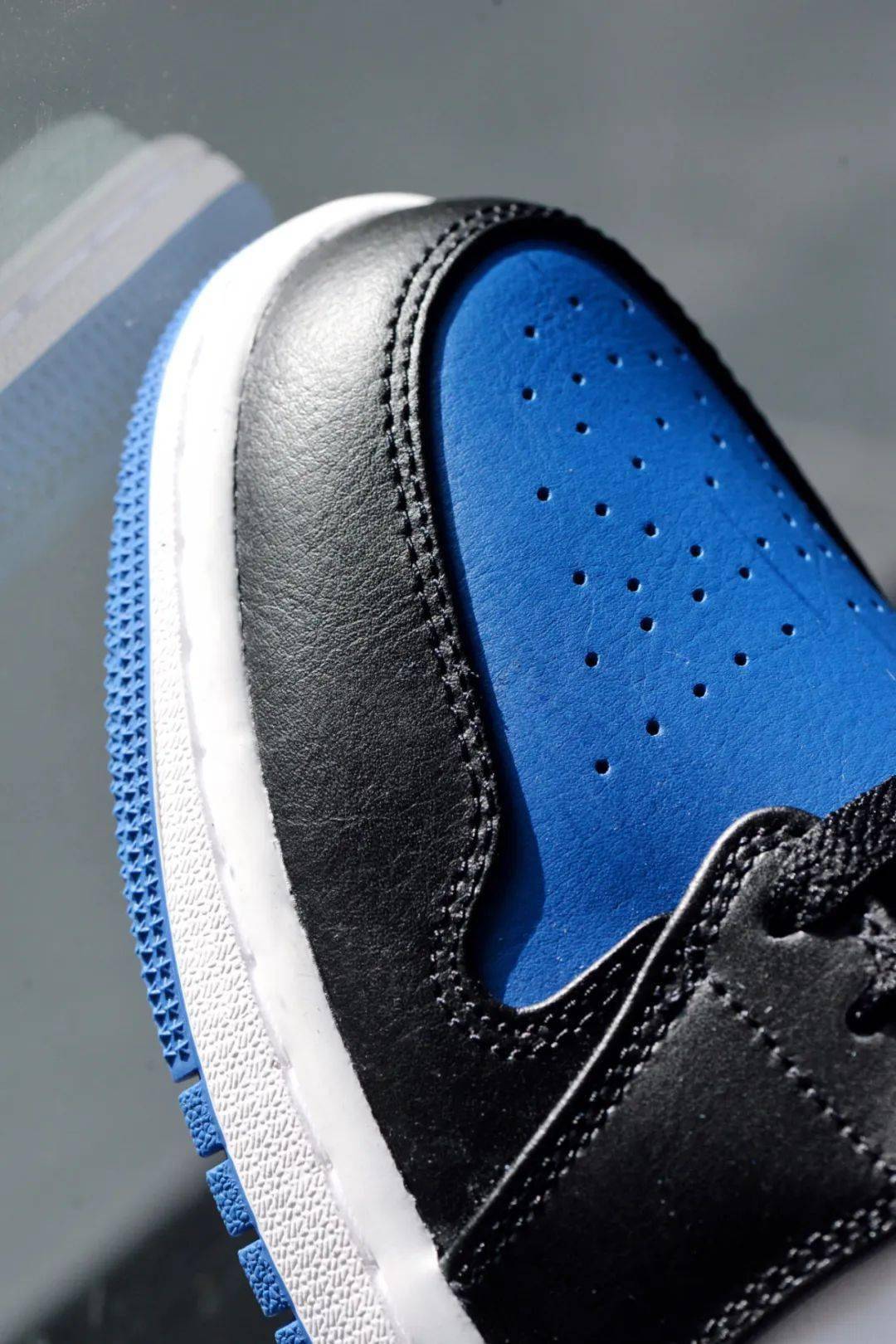 air jordan 1 low "royal toe"|soar 限量发售_蓝色_顾客_方式