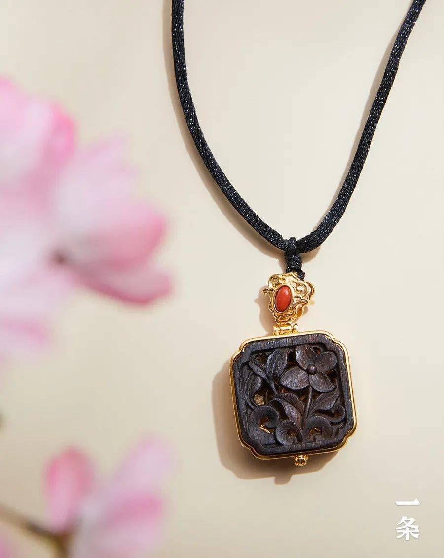 【活动】奇楠沉香,配金雕玉琢的香囊,赏心悦目,步步生香_材质_作品