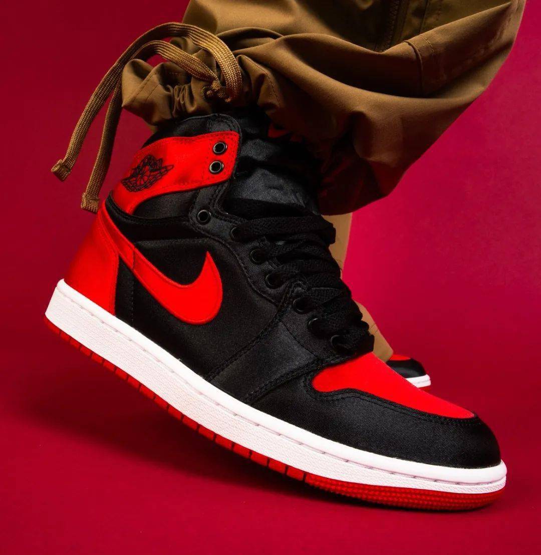 发售半个月就打折,aj1丝绸黑红进行奥莱了._销售_改良版_时间