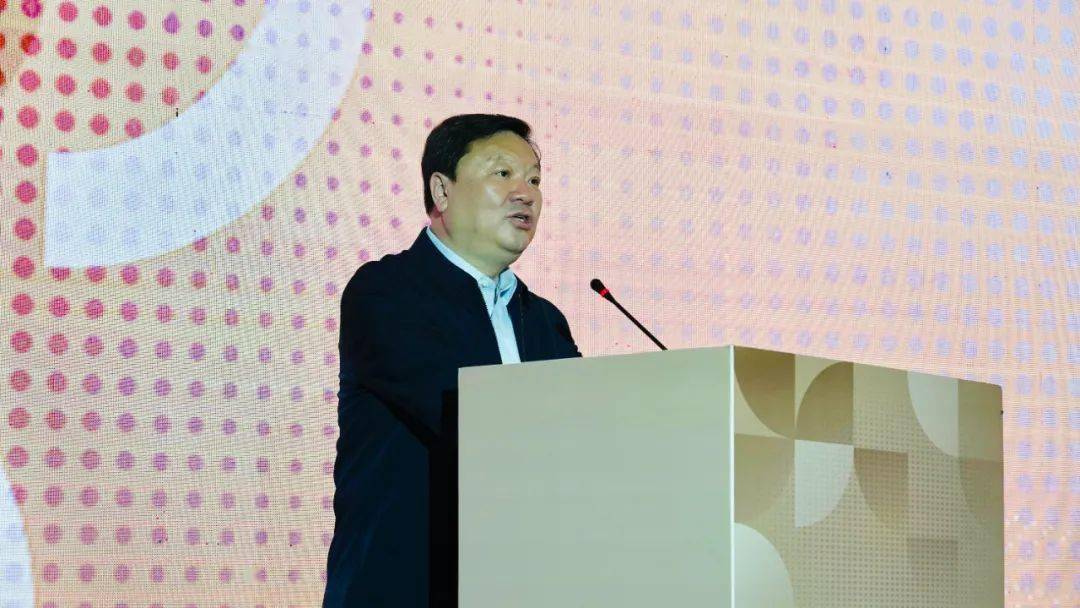 李湘豫代表市委,市政府向出席论坛的嘉宾表示热烈欢迎.