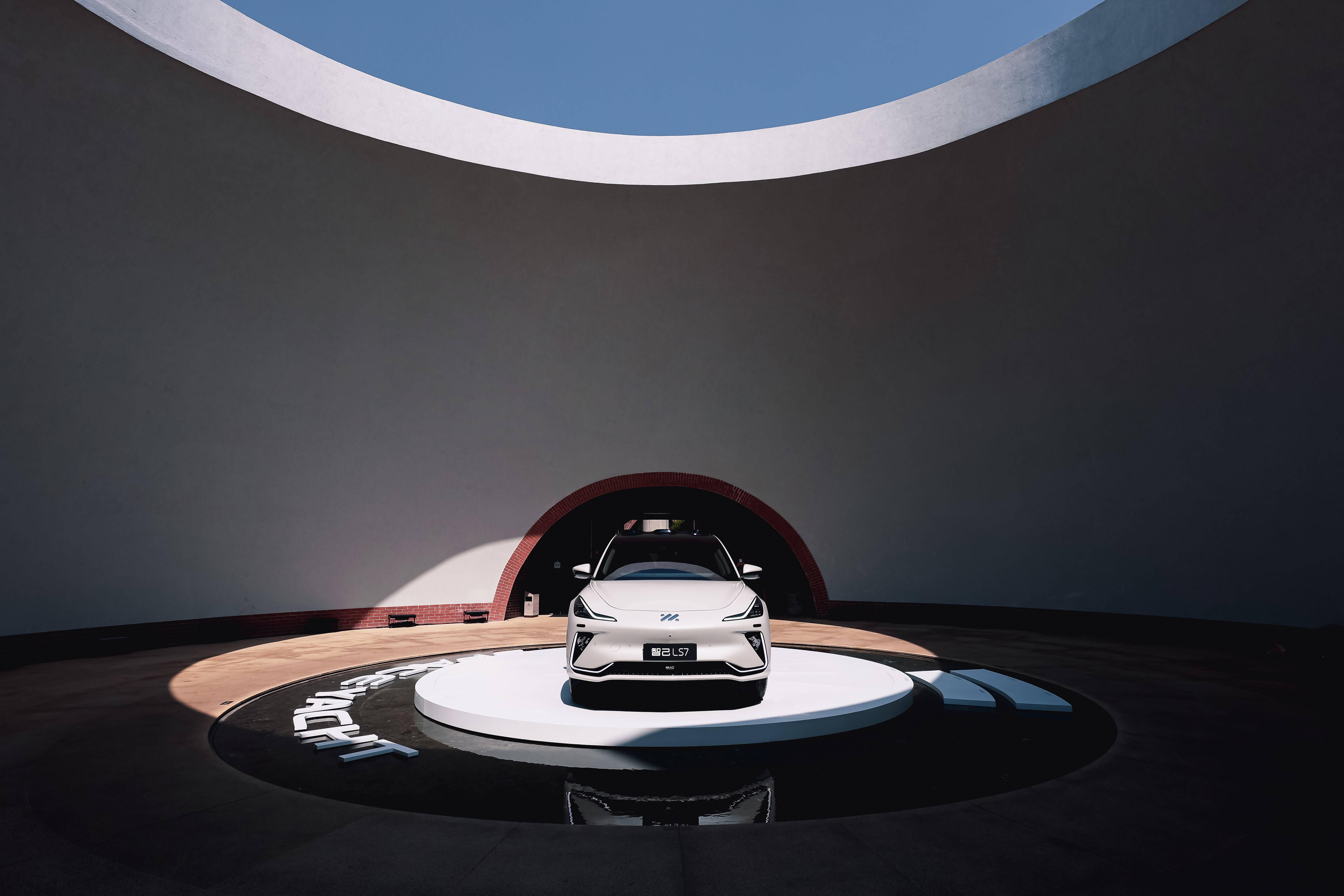 智己ls6 低价出击,想做高端的国产品牌,都有一个活下去的难题_搜狐