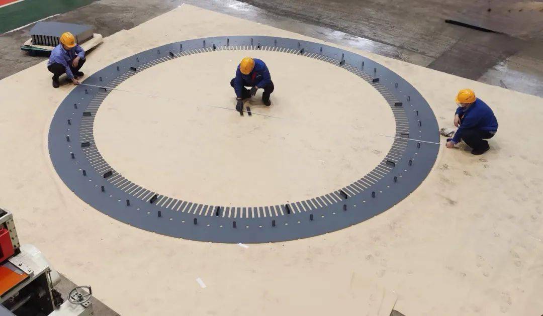 五岳抽水蓄能项目磁极压板线切割加工▲重点核电项目端罩车序加工