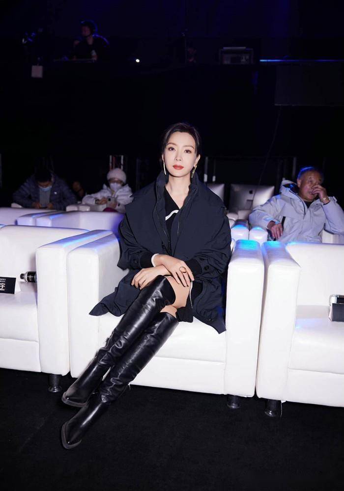 学陈数,刘涛这样搭,更时髦_鞋子_高跟鞋_显得