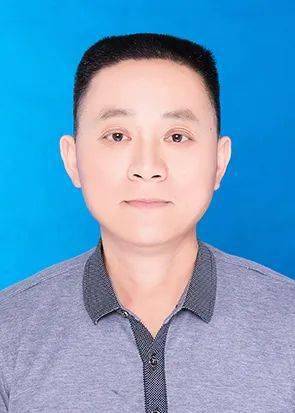男子,冒雨寻路将伤者背下悬崖救治的东至县尧渡镇团结社区居民沙金奎