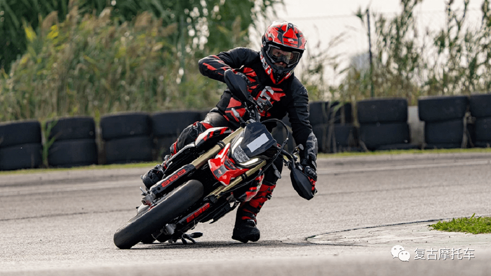 杜卡迪大单缸 hypermotard 698 正式发布_搜狐汽车_搜狐网