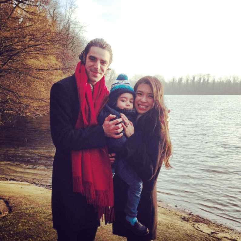 生下小王子后,李然并没有像其他王妃一样,过常常出席各种场合的贵族