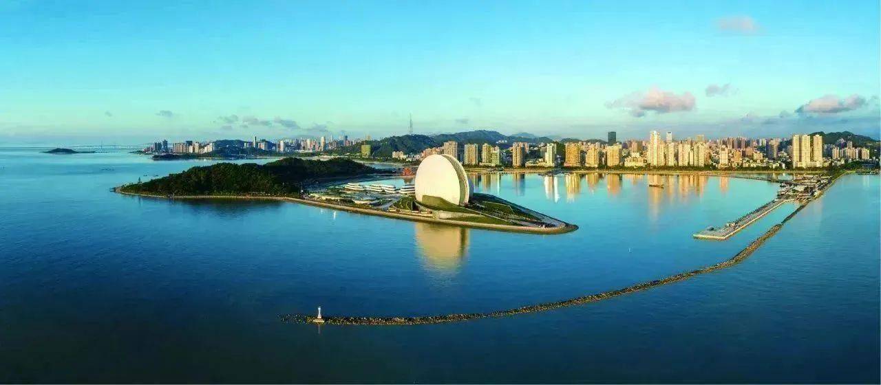 03 日月同辉(珠海大剧院)地址:珠海市香洲区情侣中路63号(香炉湾畔)