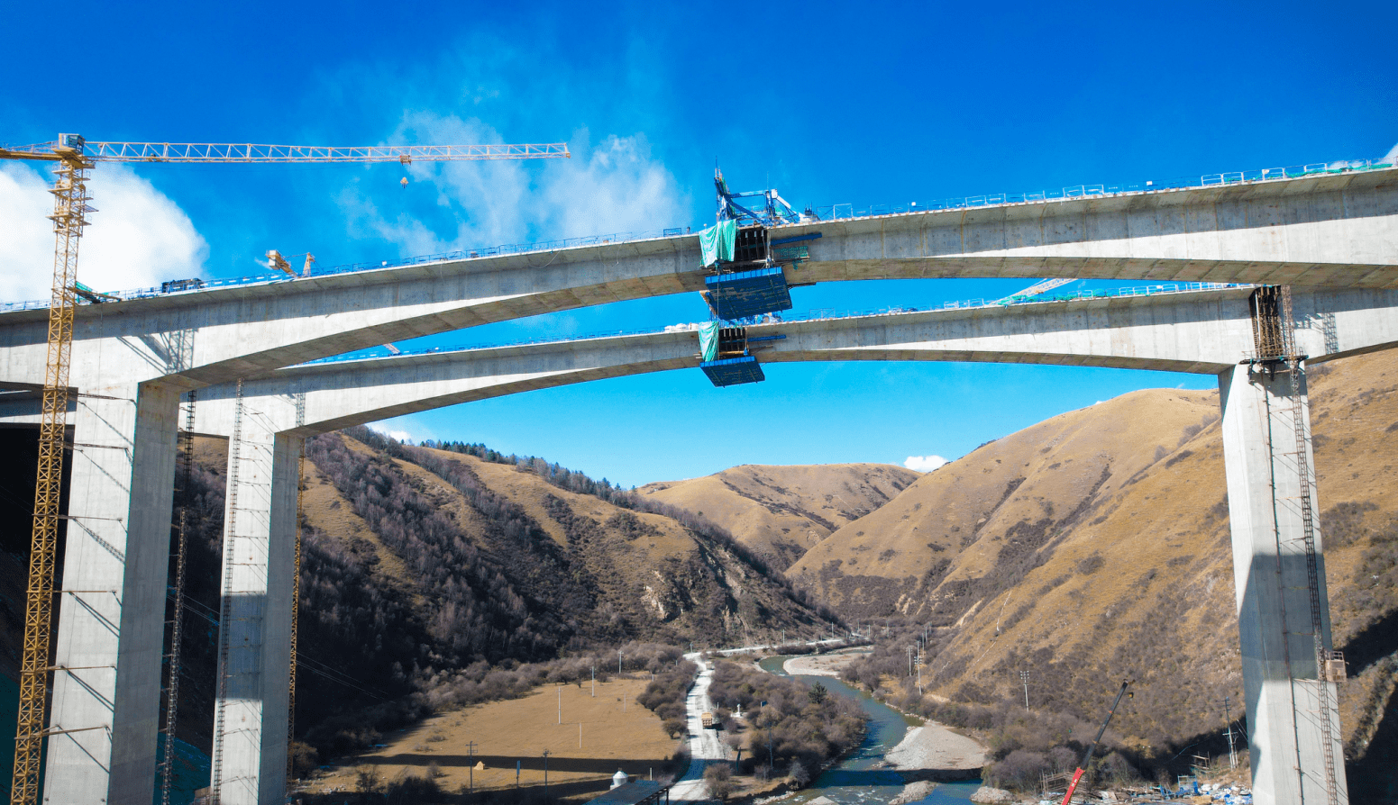 久马高速然木多特大桥顺利合龙,预计将于2025年通车_施工_工程_高速