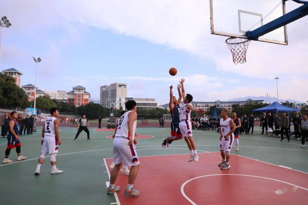 巫山举行首届"逐梦杯"教职工运动会_教育_运动场_烤鱼