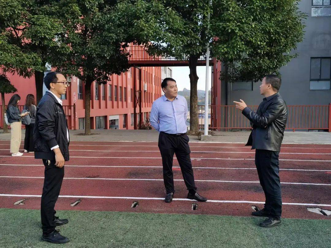 校长一行11人走进贵州省贵定县第五中学,瓮安县第二教育集团瓮安二中