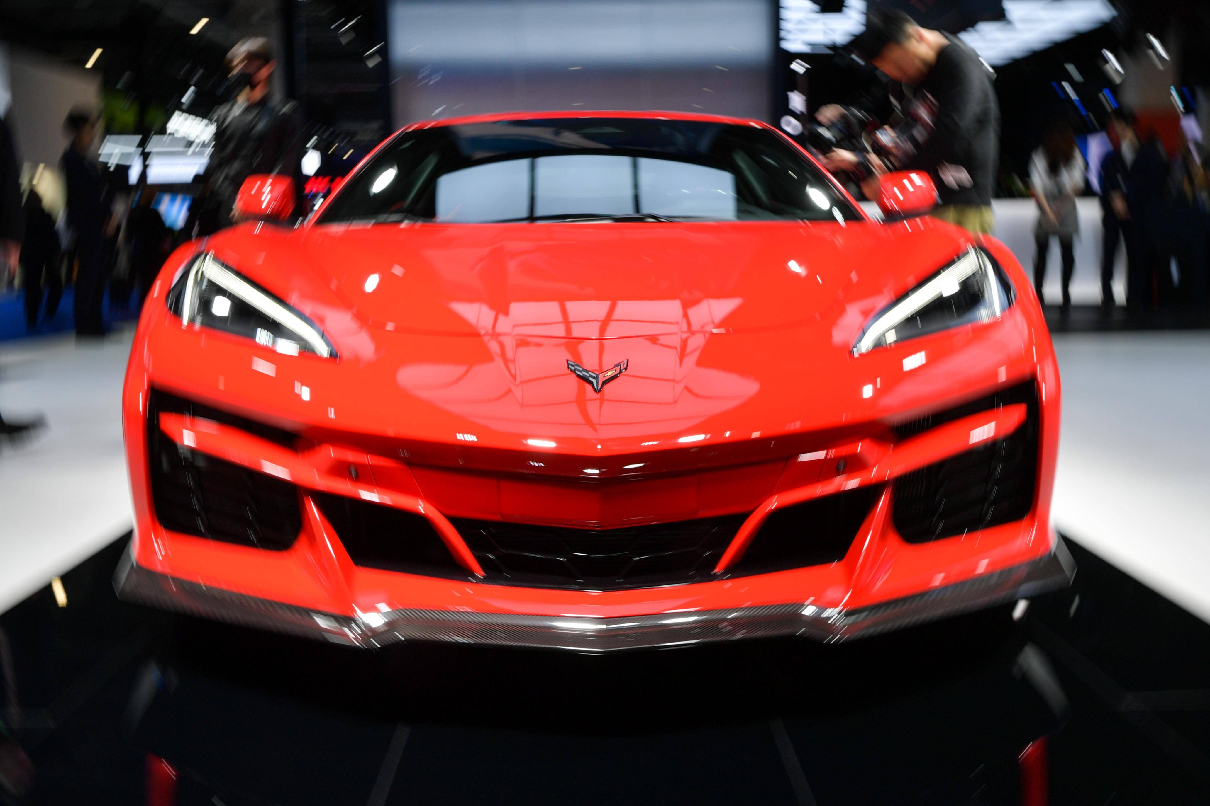 11月6日在第六届进博会汽车展区拍摄的雪佛兰科尔维特e-ray混动跑车.