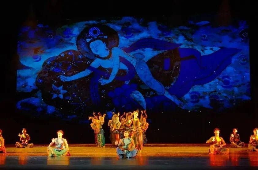 来大礼堂看一场超燃的视觉盛宴～_新疆话剧团_歌舞_演出