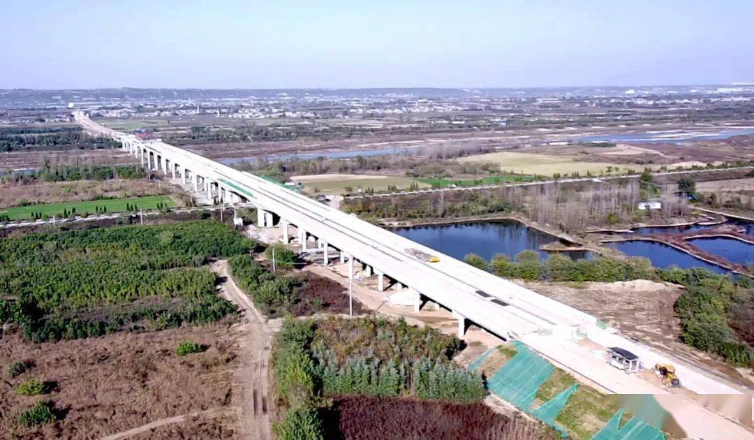 陕西眉太高速渭河特大桥全幅贯通