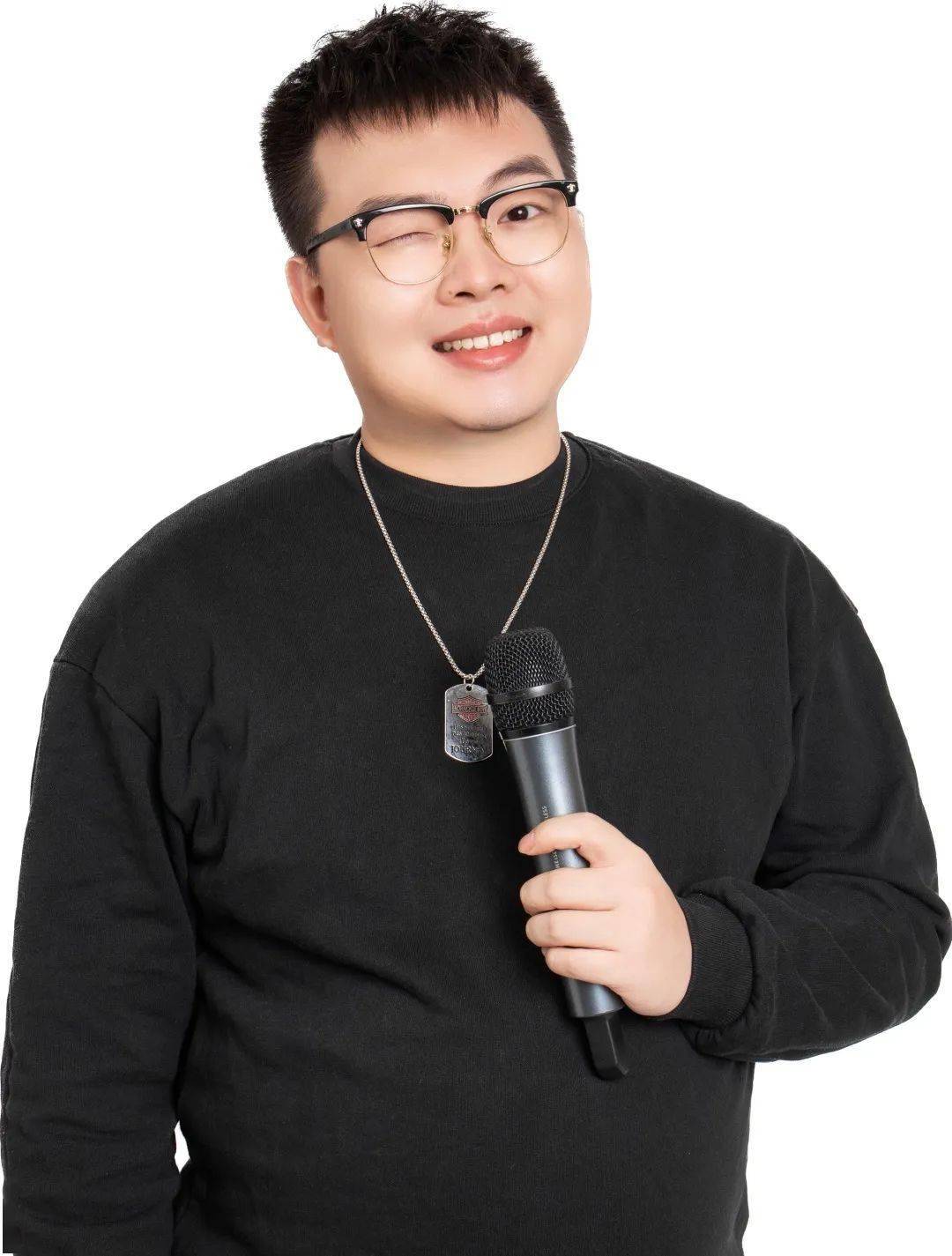 陈俊杰(jj chan)毕业于星海音乐学院现代音乐与戏剧学院流行演唱专业