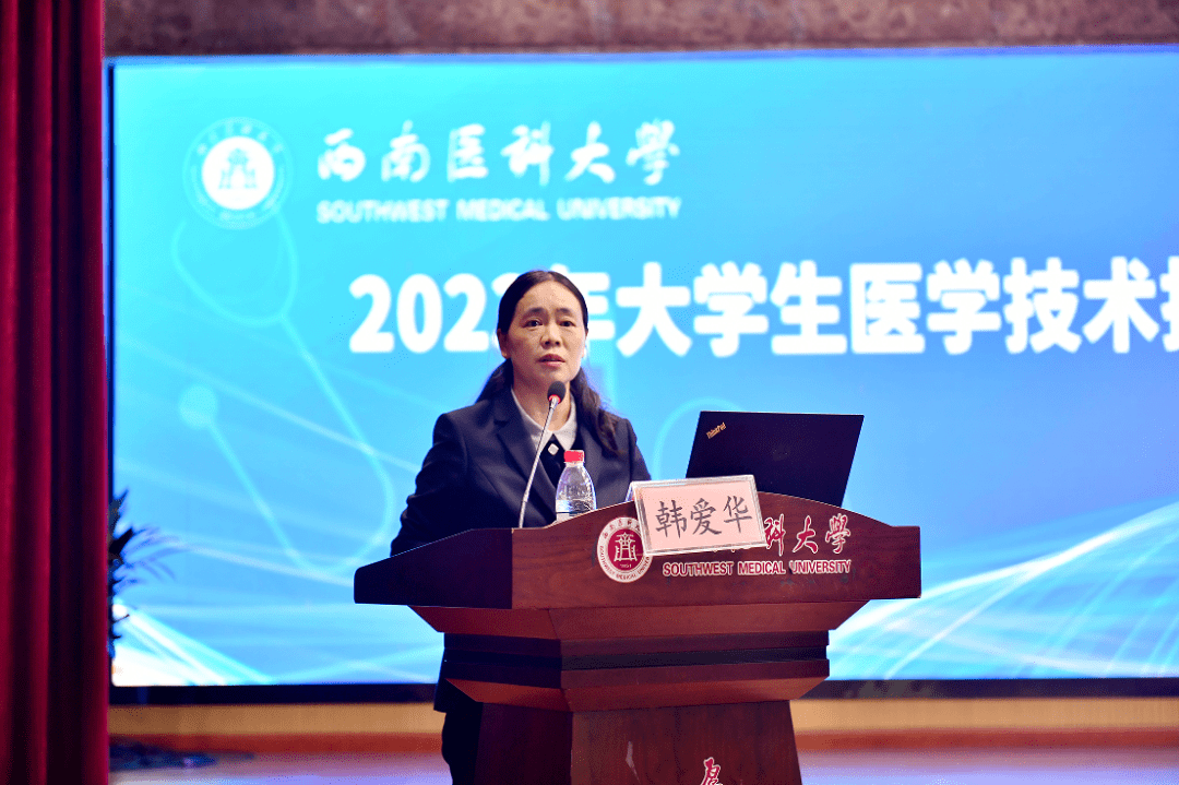 的建设过程,附属医院涂素华作了护理临床实践教学管理主题报告,绵阳市