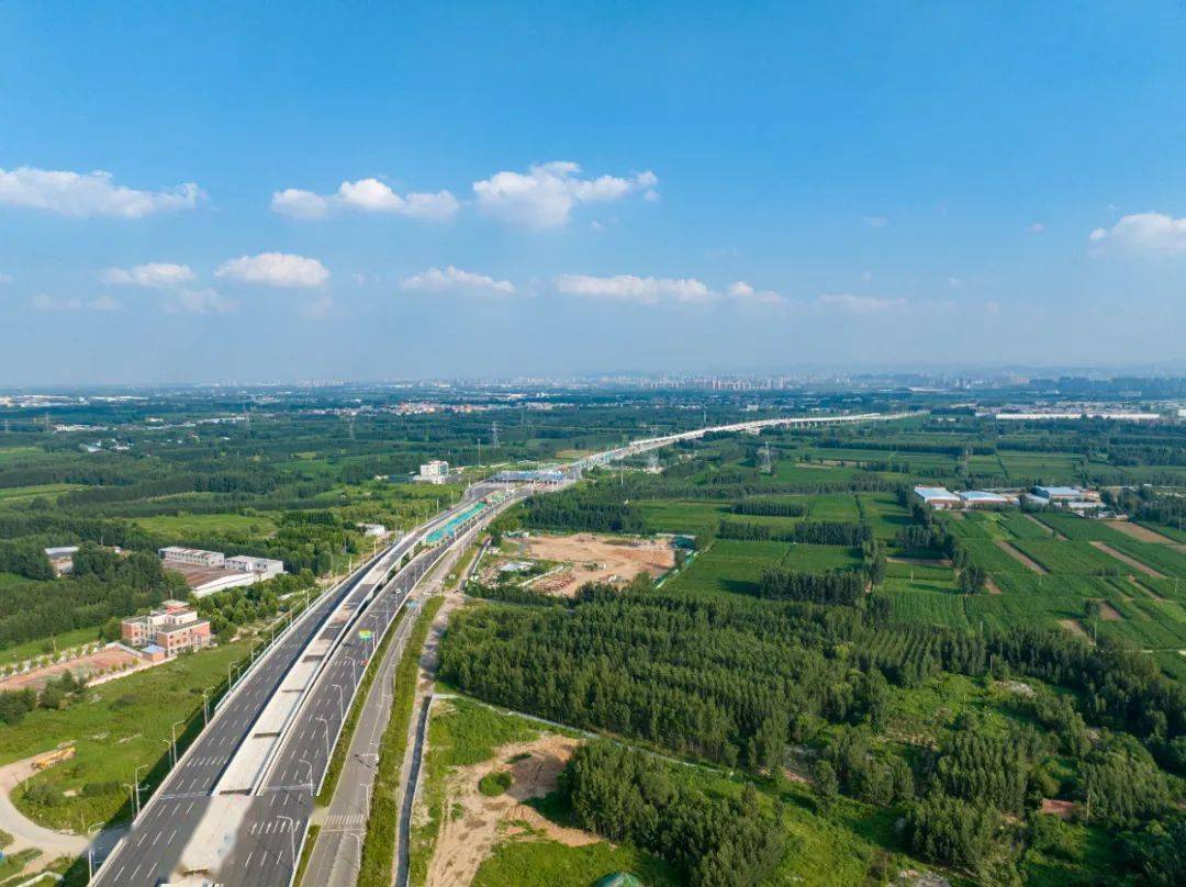 沿凤凰路,黄河大道,g220,光明街,正安路走行,止于济阳北站,途经历城区