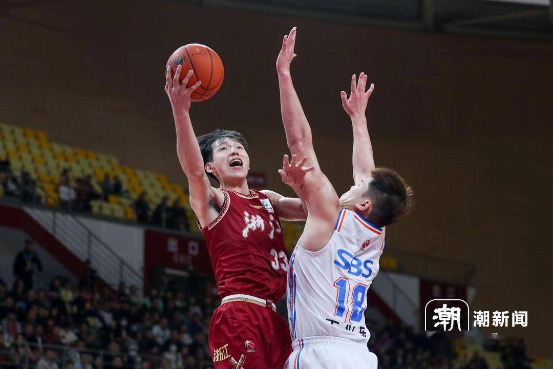 并引发后续双方球队人员情绪激化,发生了争执,赛后cba联盟开出了罚单