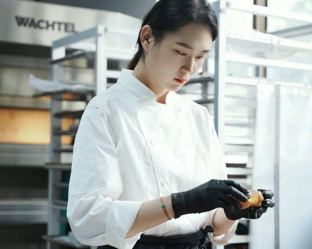 刘欣茹是苏州市吴中技师学院2019级的学生,这个长相甜美的女孩儿从小