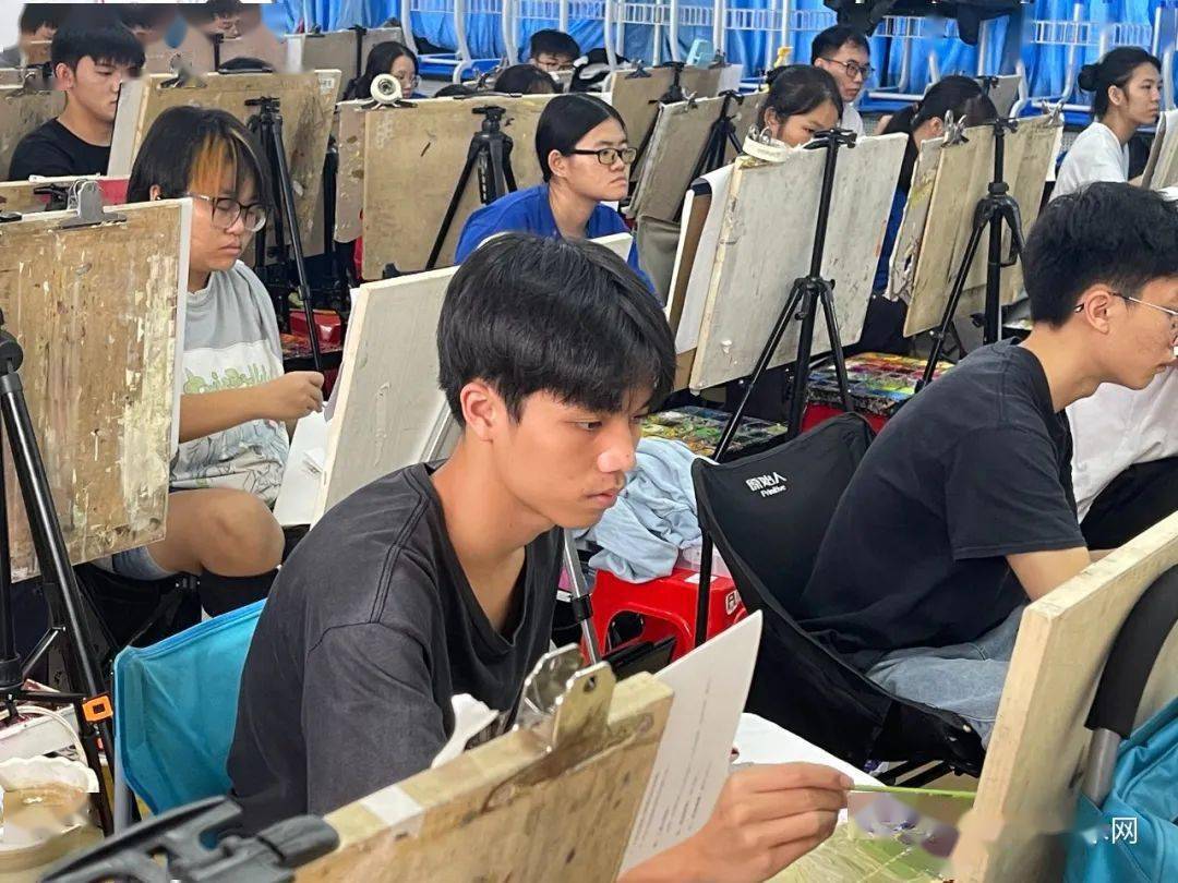 【直击】广西2024届美术高考艺成第二次模拟考考试现场