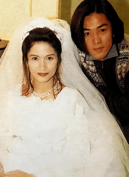 被天后横刀夺爱,如今住上亿豪宅却过得凄凉_邵美琪_戚其义_感情