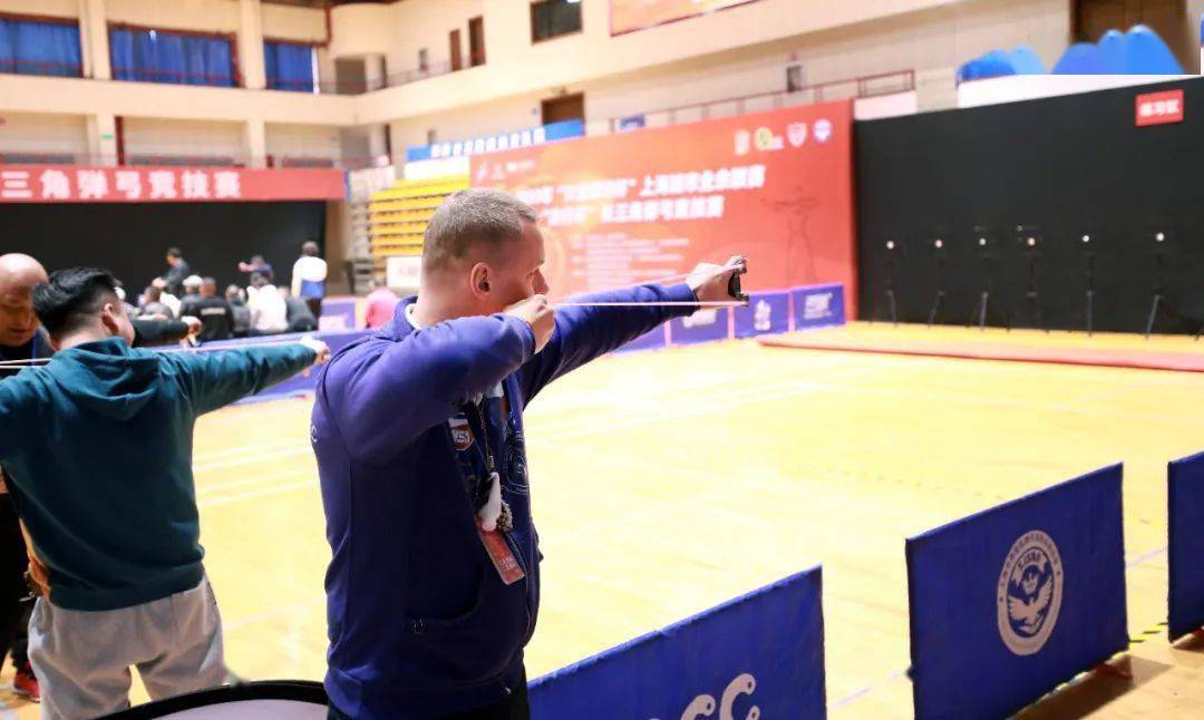 诺瓦克·扬是捷克弹弓爱好者,最近和朋友正在上海旅游,听说嘉定有弹弓