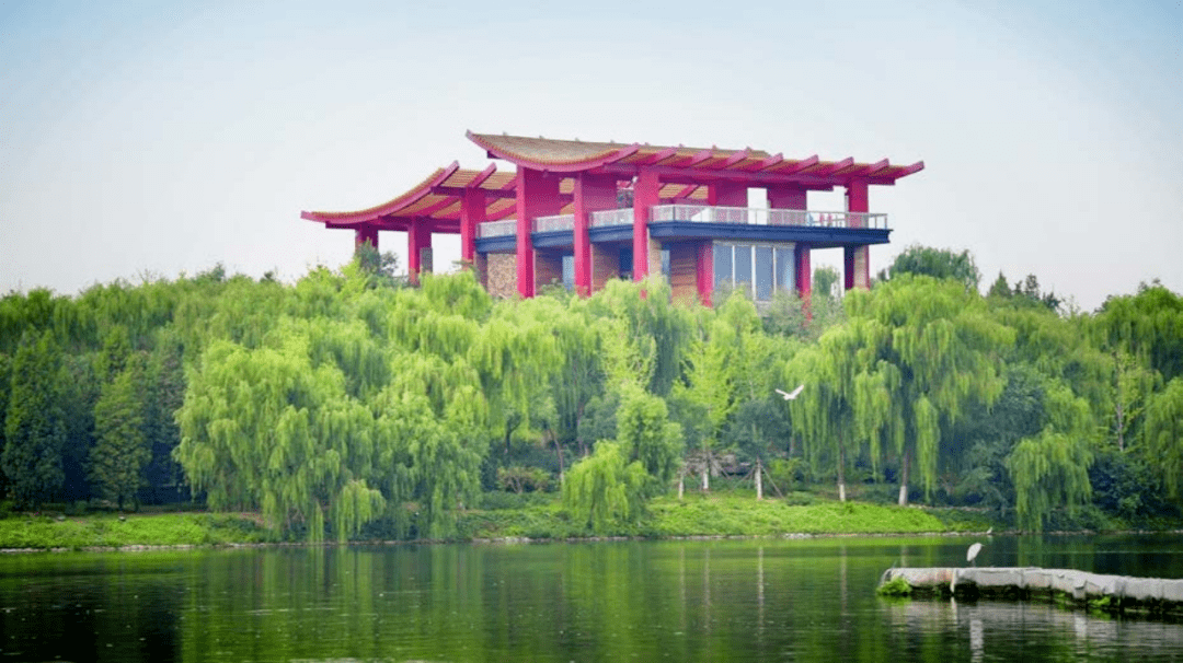 月岛闻莺是北京通州区大运河森林公园内的景区之一.
