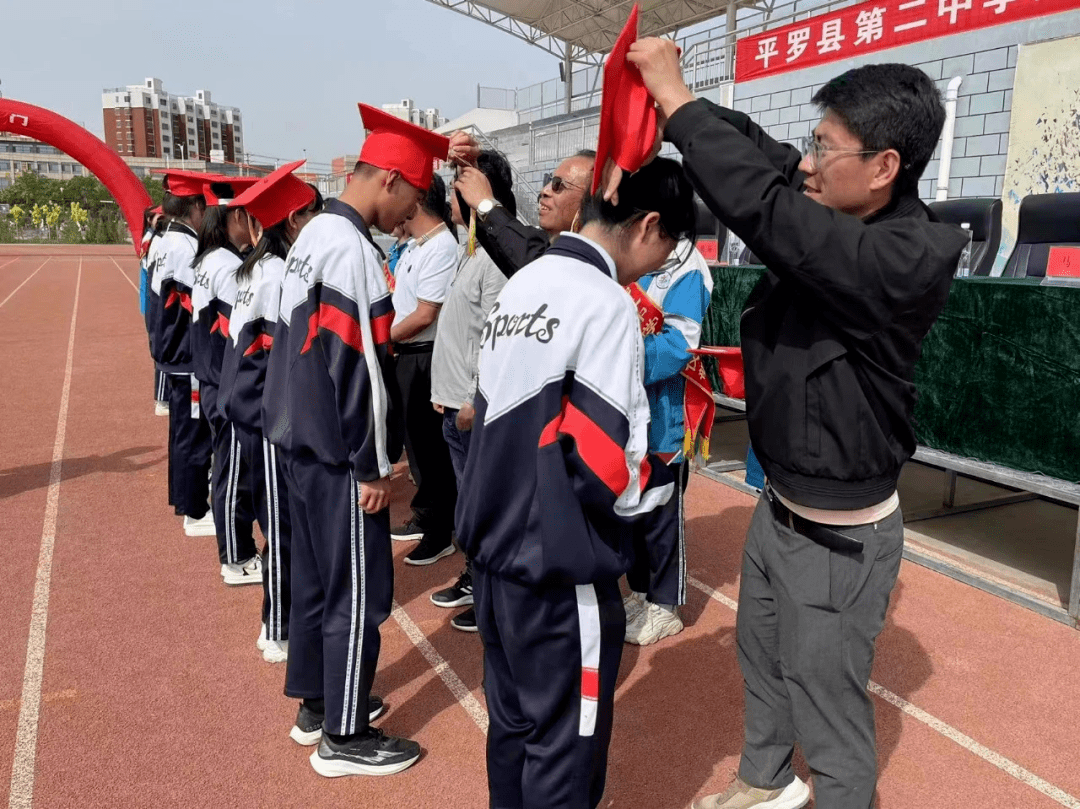 成立平罗县青年联合会,选举产生110名平罗青联第一届委员,青年爱国