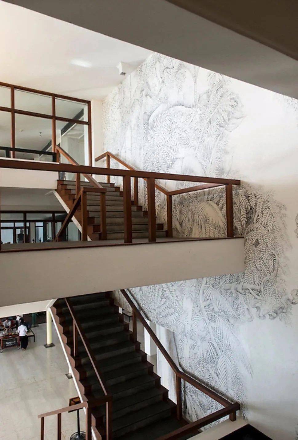 这么奇妙的相似的两个海岛一定是会有连接的,英雄所