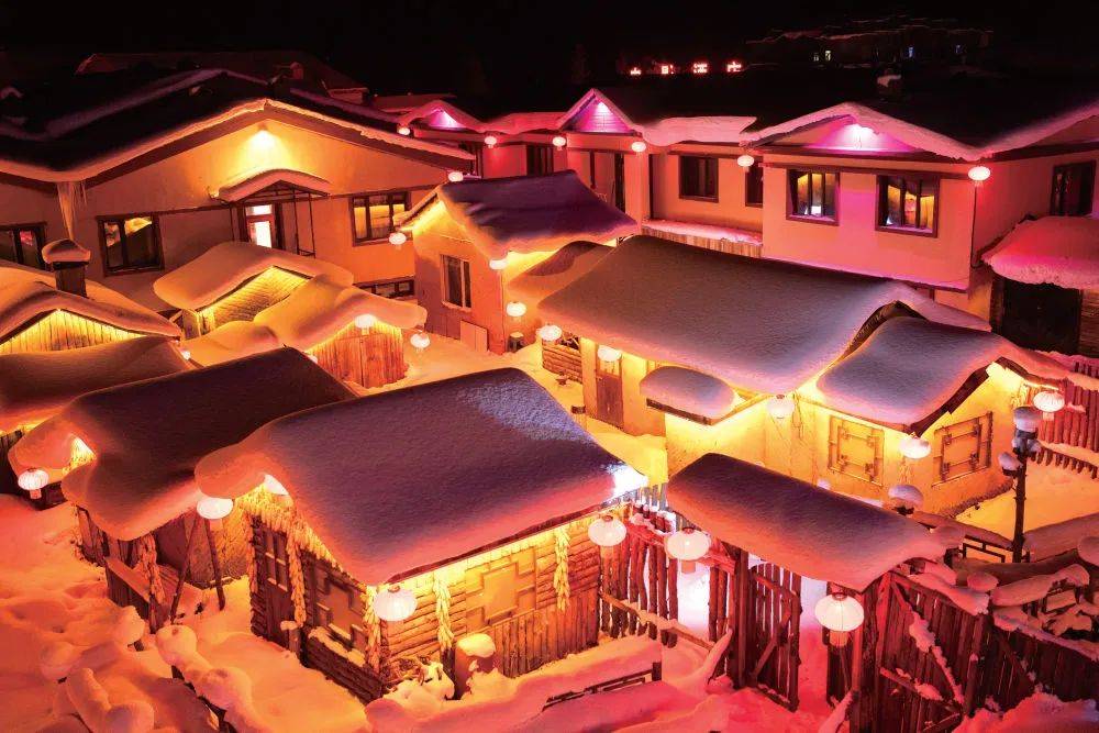 8%,稳居全国第一;冰雪文化方面,有历史悠久的各类冰雪节庆和冰灯雪雕