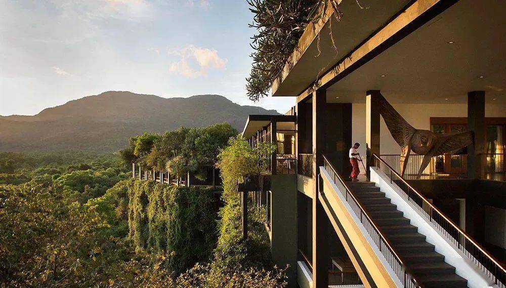 这么奇妙的相似的两个海岛一定是会有连接的,英雄所