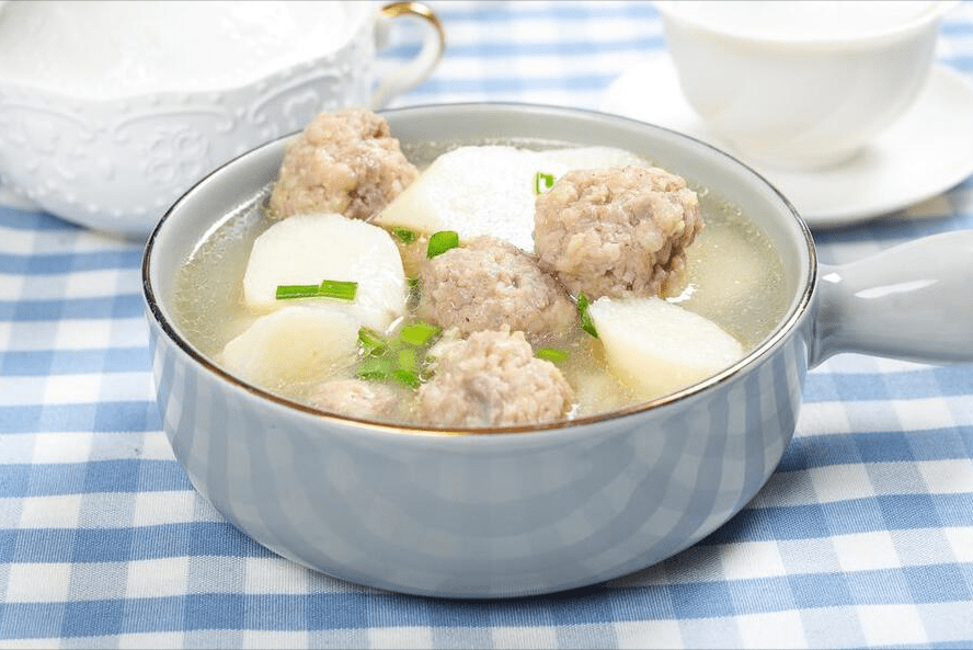 改为大火了,直至再次烧开后,把冬瓜或者黄瓜等自己喜欢的配菜切一下