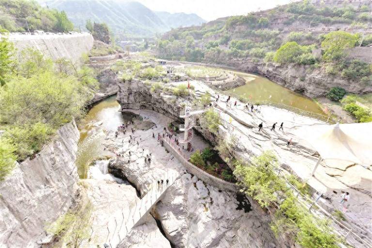 俯瞰龙潭财主院平安阁雕刻跑马排古建筑古村档案下董寨村位于阳泉市