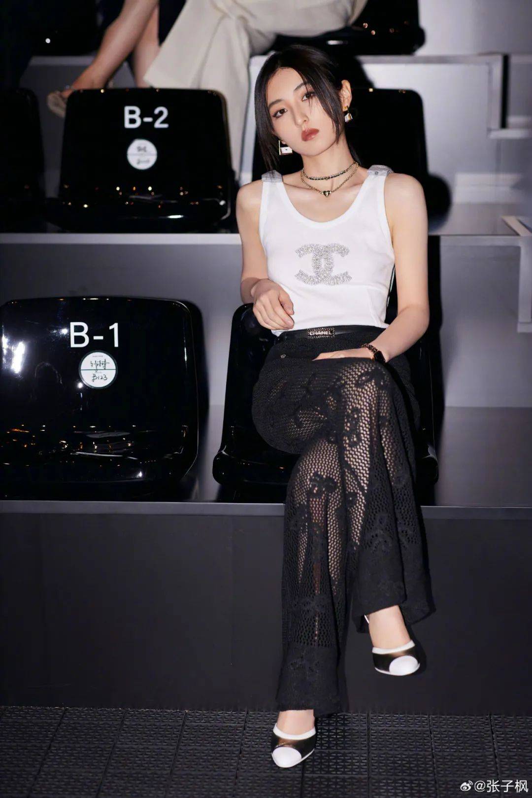 张子枫的肩颈线通过运动和适当的减脂一直有在悄悄变美,现在的她一