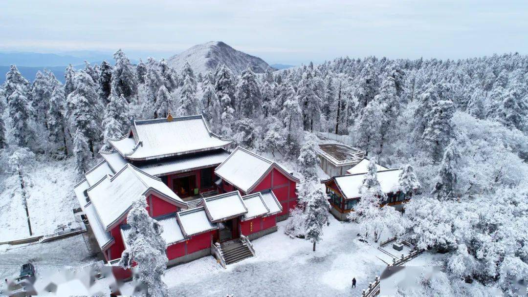 五台山雪景寺庙图片