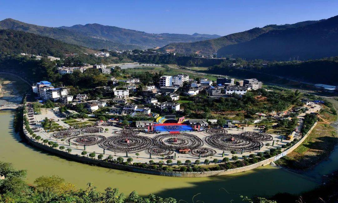 68686868册亨县布依族占总人口的78%,有省级以上少数民族特色