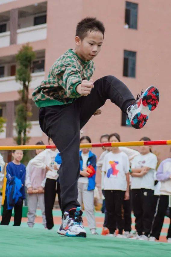 秀山鹭秀小学运动会 | 鹭秀少年正当"燃"_田径_sdfd_赛场