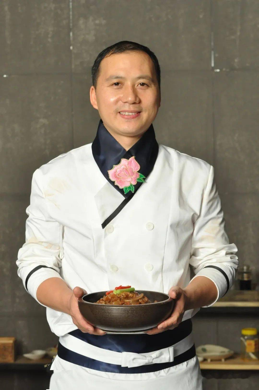 欧阳建平:黑山羊汤代替鸡汁汤,湘菜煨鹿筋在营养搭配上略胜一筹_湖南