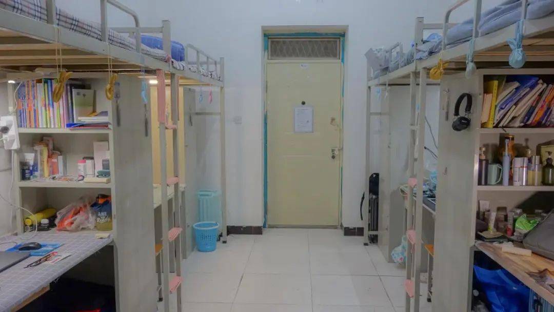 成员:李锦帜 余振方 趏腾龙 程 煜崇德书院南楼206宿舍文化墙设计说明