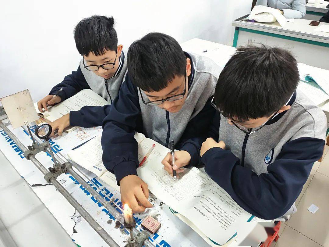 宏润中学的开放课堂涉及所有学科(含音,体,美,微),来访教师既可选择随