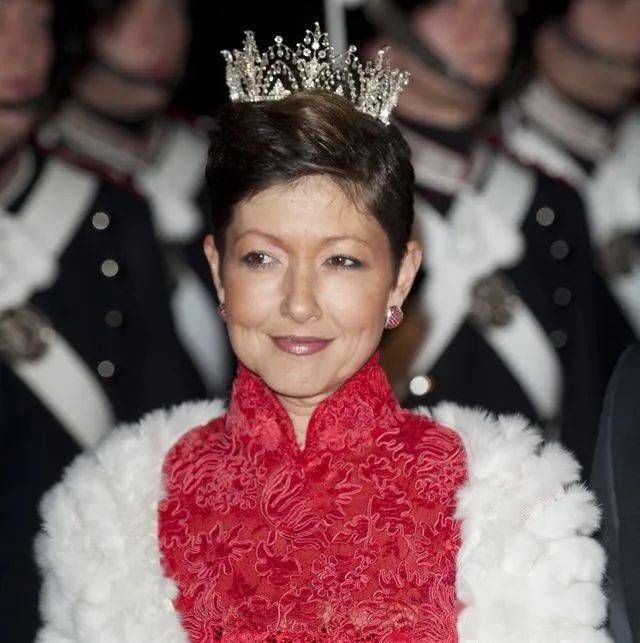 丹麦王储出轨传遍世界,王妃眼神躲避摆扑克脸,一周后就和好了?