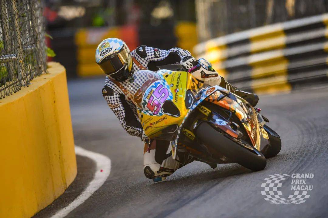 赫尔文第四度于澳门摩托车大赛摘冠_格兰_比赛_发车