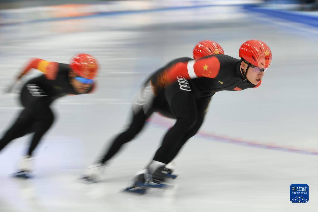 速度滑冰——世界杯(北京站):中国队获男子短距离团体追逐赛亚军_新华